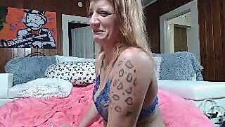 JuicyPeach420 naked stripping on cam for live sex video chat