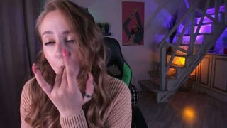 Kelly_Wells naked stripping on cam for live sex video chat