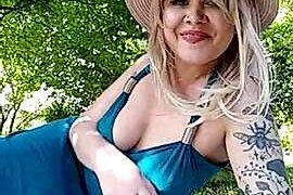 Marlene_Moore naked stripping on cam for live sex video chat