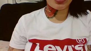 MileninhaFerreira naked stripping on cam for live sex video chat