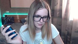 Nikaaa_ naked stripping on cam for live sex video chat