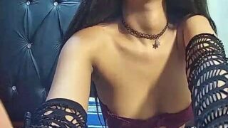 Slenderkeisha naked stripping on cam for live sex video chat