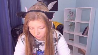 Vivian_cutie naked stripping on cam for live sex video chat