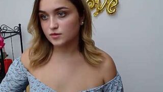 Beauty–Star naked stripping on cam for live sex video chat
