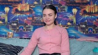 HotMoly naked stripping on cam for live sex video chat