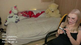 ilenelovelybb naked stripping on cam for live sex video chat