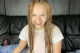 Ilovefellyou naked stripping on cam for live sex video chat