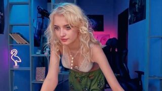 _lisa_simpson_ naked stripping on cam for live sex video chat
