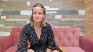 mollitrexx naked stripping on cam for live sex video chat