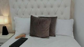 Molly-cute naked stripping on cam for live sex video chat