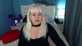 WhiteQueen naked stripping on cam for live sex video chat