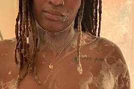 PrettyPrincessMoney naked stripping on cam for live sex video chat
