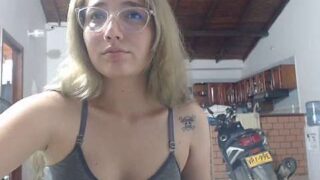 roseniram_ naked stripping on cam for live sex video chat