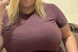 SaftigeVikky naked stripping on cam for live sex video chat