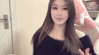 Yun-er naked stripping on cam for live sex video chat