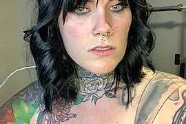 tattooedslutxxx naked stripping on cam for live sex video chat