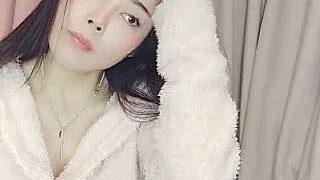 Kelly— naked stripping on cam for live sex video chat