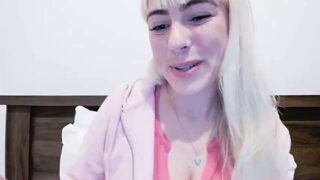 Isabella_Inlove naked stripping on cam for live sex video chat