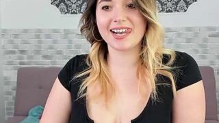 -Kylie- naked stripping on cam for live sex video chat