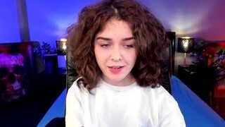 Sweety-Michelle nude on webcam in her Live Sex Chat