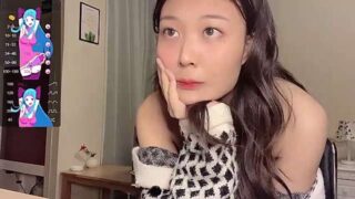 Avril-FeiFei naked stripping on cam for live sex video chat