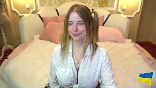 Gwinlet naked stripping on cam for live sex video chat