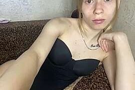 -HoneyBun- naked stripping on cam for live sex video chat