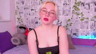 Lexy_L0ve naked stripping on cam for live sex video chat