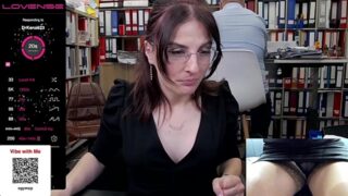 classyladyrellax naked stripping on cam for live sex video chat