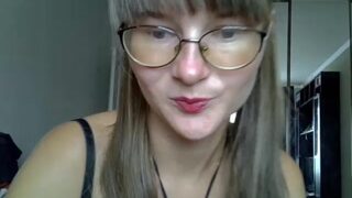 KiraGoldens naked stripping on cam for live sex video chat