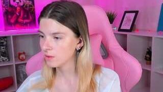 Mia-Chi nude on sex cam in her Live Sex Chat