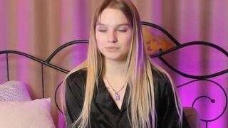 LouiseMiler nude on sex cam in her Live Sex Chat