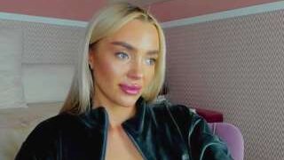 Annette-Smith nude on sex cam in her Live Sex Chat